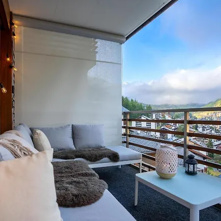 Modern With View Over Daire